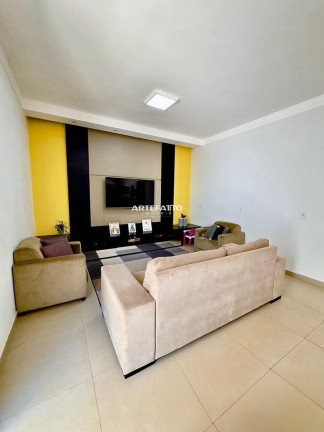Imagem Casa com 2 Quartos à Venda, 250 m² Imagem Casa com 2 Quartos à Venda, 250 m²