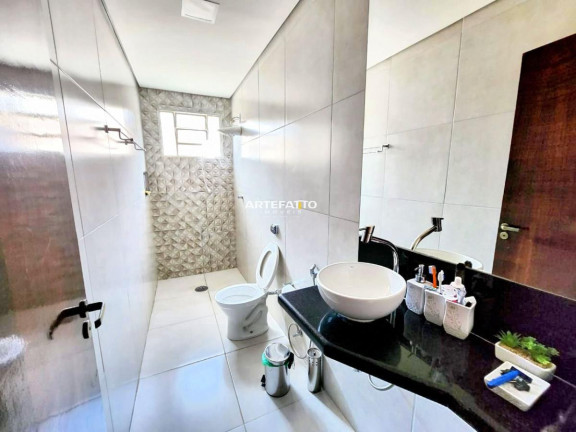 Imagem Casa com 3 Quartos à Venda, 250 m² Imagem Casa com 3 Quartos à Venda, 250 m²