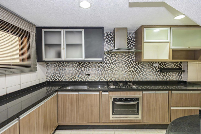 Imagem Sobrado com 3 Quartos para Alugar, 150 m² em Orleans - Curitiba