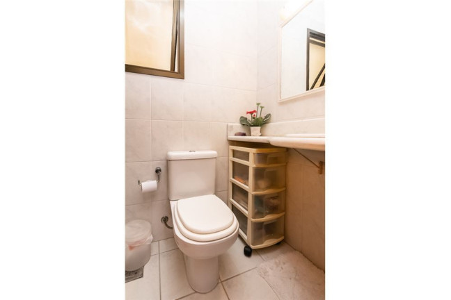 Imagem Imóvel com 3 Quartos à Venda, em Auxiliadora - Porto Alegre Imagem Imóvel com 3 Quartos à Venda, em Auxiliadora - Porto Alegre