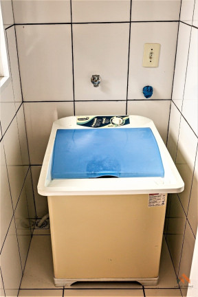 Imagem Casa com 2 Quartos à Venda, 75 m²