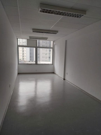 Sala Comercial à Venda, 32 m² em Itaim Bibi - São Paulo