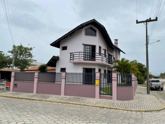 Imagem Casa com 3 Quartos à Venda, 185 m² em Morrinhos - Bombinhas Imagem Casa com 3 Quartos à Venda, 185 m² em Morrinhos - Bombinhas