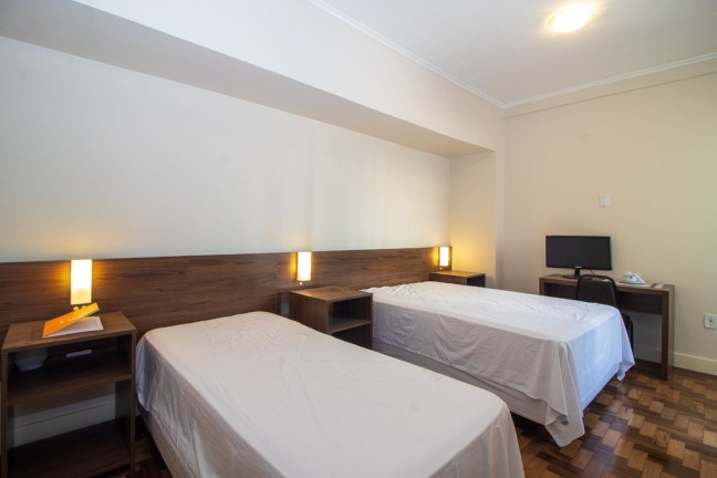Imagem Imóvel com 1 Quarto à Venda, 27 m² em Centro Histórico - Porto Alegre Imagem Imóvel com 1 Quarto à Venda, 27 m² em Centro Histórico - Porto Alegre