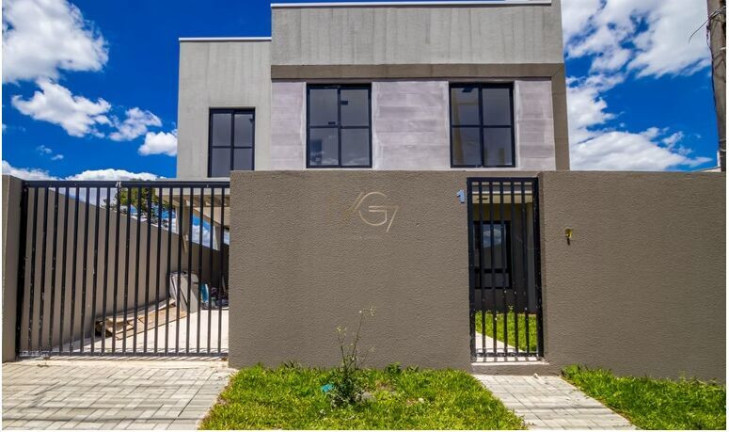Sobrado com 3 Quartos à Venda, 100 m² em Lindóia - Curitiba