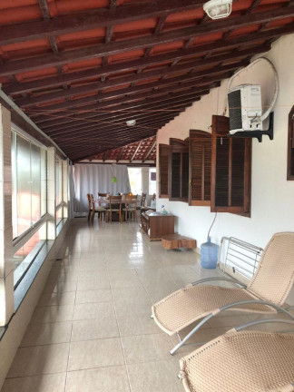 Imagem Casa com 6 Quartos à Venda, 320 m² em Santa Mônica - Guarapari Imagem Casa com 6 Quartos à Venda, 320 m² em Santa Mônica - Guarapari