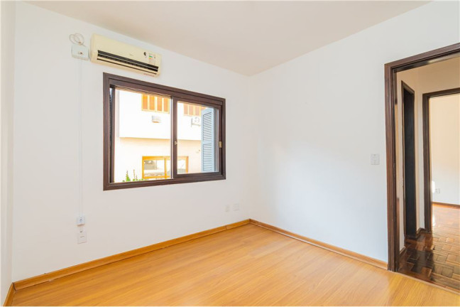 Imagem Imóvel com 2 Quartos à Venda, em Rio Branco - Porto Alegre Imagem Imóvel com 2 Quartos à Venda, em Rio Branco - Porto Alegre