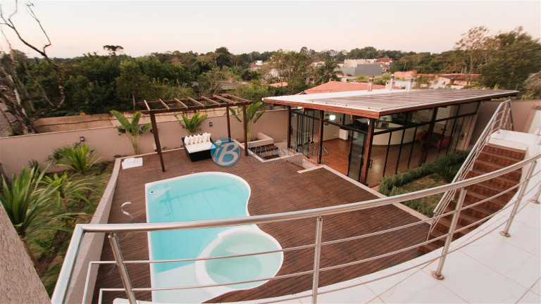 Imagem Casa com 3 Quartos à Venda, 363 m² em Butiatuvinha - Curitiba Imagem Casa com 3 Quartos à Venda, 363 m² em Butiatuvinha - Curitiba