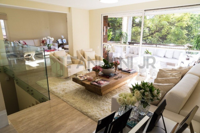 Imóvel com 5 Quartos à Venda, 300 m² em Jardim Paulista - São Paulo