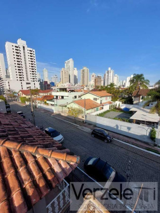 Imagem Casa com 3 Quartos à Venda, 180 m² em Centro - Balneário Camboriú Imagem Casa com 3 Quartos à Venda, 180 m² em Centro - Balneário Camboriú