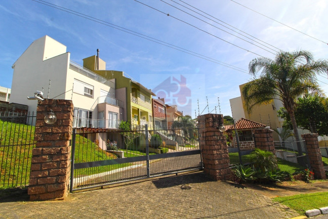 Imagem Casa com 3 Quartos à Venda, 240 m² em Vila Nova - Porto Alegre Imagem Casa com 3 Quartos à Venda, 240 m² em Vila Nova - Porto Alegre