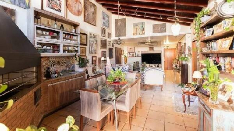 Imagem Casa com 4 Quartos à Venda, 233 m² em Chácara Das Pedras - Porto Alegre