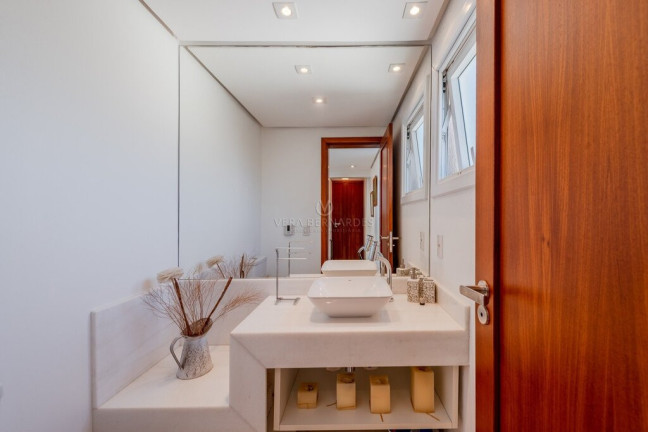 Imagem Casa com 4 Quartos à Venda, 746 m² em Jardim Isabel - Porto Alegre Imagem Casa com 4 Quartos à Venda, 746 m² em Jardim Isabel - Porto Alegre