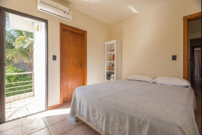 Imagem Casa com 5 Quartos à Venda, 330 m² em Itacorubi - Florianópolis Imagem Casa com 5 Quartos à Venda, 330 m² em Itacorubi - Florianópolis