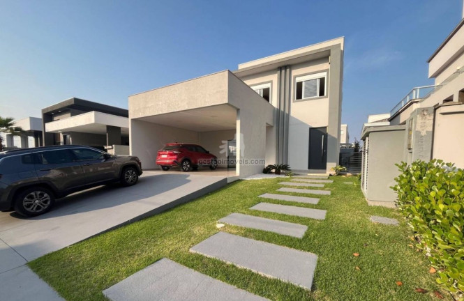 Casa com 3 Quartos à Venda, 252 m² em Santa Regina - Camboriú