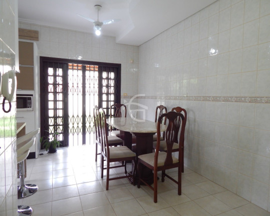 Imagem Casa com 4 Quartos à Venda, 206 m² em América - Joinville