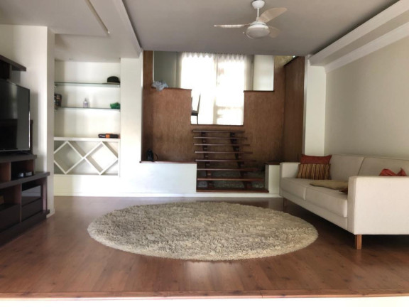 Imagem Casa com 3 Quartos à Venda, 312 m² em América - Joinville