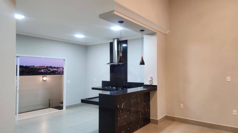 Imagem Casa com 3 Quartos à Venda, 157 m² em Botucatu