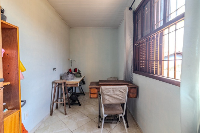 Imagem Casa com 5 Quartos à Venda, 270 m² em Sarandi - Porto Alegre Imagem Casa com 5 Quartos à Venda, 270 m² em Sarandi - Porto Alegre