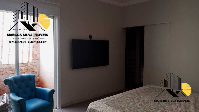 Imagem Casa com 4 Quartos à Venda, 360 m² em Santa Mônica - Uberlândia Imagem Casa com 4 Quartos à Venda, 360 m² em Santa Mônica - Uberlândia