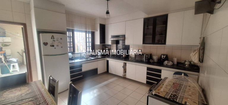 Casa com 2 Quartos à Venda, 125 m² em Parque Pinheiros - Taboão Da Serra