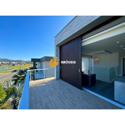Imagem Casa com 3 Quartos à Venda, 289 m² em Caledônia - Camboriú Imagem Casa com 3 Quartos à Venda, 289 m² em Caledônia - Camboriú