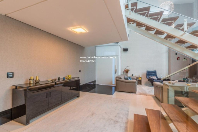 Imagem Casa com 4 Quartos à Venda, 540 m² em Córrego Grande - Florianópolis Imagem Casa com 4 Quartos à Venda, 540 m² em Córrego Grande - Florianópolis