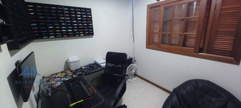 Imagem Casa com 3 Quartos à Venda, 243 m² em Córrego Grande - Florianópolis