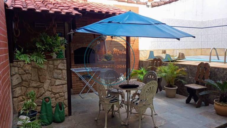 Casa com 4 Quartos à Venda, 200 m²