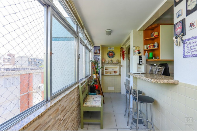 Imagem Apartamento com 3 Quartos à Venda, 180 m² em Menino Deus - Porto Alegre Imagem Apartamento com 3 Quartos à Venda, 180 m² em Menino Deus - Porto Alegre
