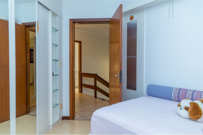 Imagem Casa com 3 Quartos à Venda, em Cavalhada - Porto Alegre Imagem Casa com 3 Quartos à Venda, em Cavalhada - Porto Alegre
