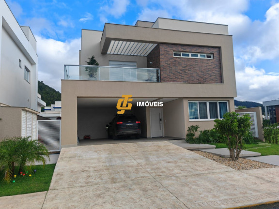 Imagem Casa com 3 Quartos à Venda, 425 m² em Caledônia - Camboriú Imagem Casa com 3 Quartos à Venda, 425 m² em Caledônia - Camboriú