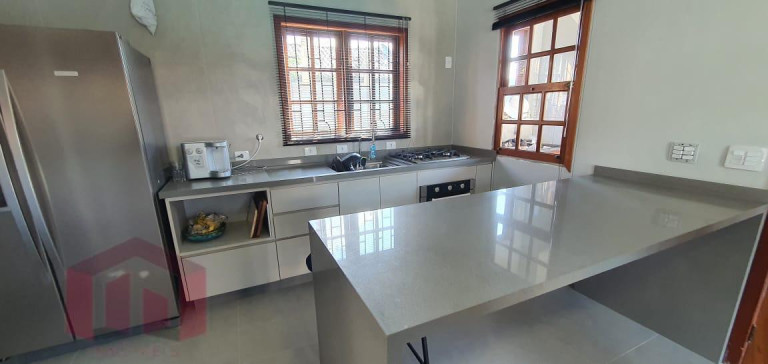Imagem Imóvel com 3 Quartos à Venda, 270 m²