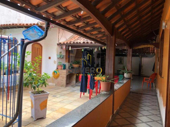 Imagem Casa com 5 Quartos à Venda, 300 m² em Centro - São Gonçalo