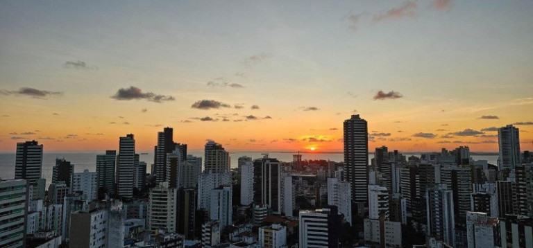 Imagem Imóvel com 4 Quartos à Venda, 162 m² em Jardim Apipema - Salvador Imagem Imóvel com 4 Quartos à Venda, 162 m² em Jardim Apipema - Salvador