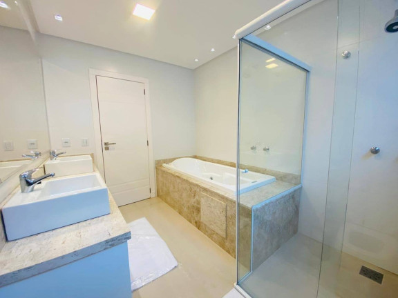 Imagem Casa com 5 Quartos à Venda, em Centro - Xangri-lá Imagem Casa com 5 Quartos à Venda, em Centro - Xangri-lá
