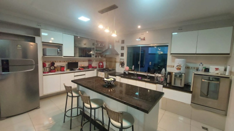 Imagem Casa com 4 Quartos à Venda, 350 m² em Ponta Negra - Manaus Imagem Casa com 4 Quartos à Venda, 350 m² em Ponta Negra - Manaus