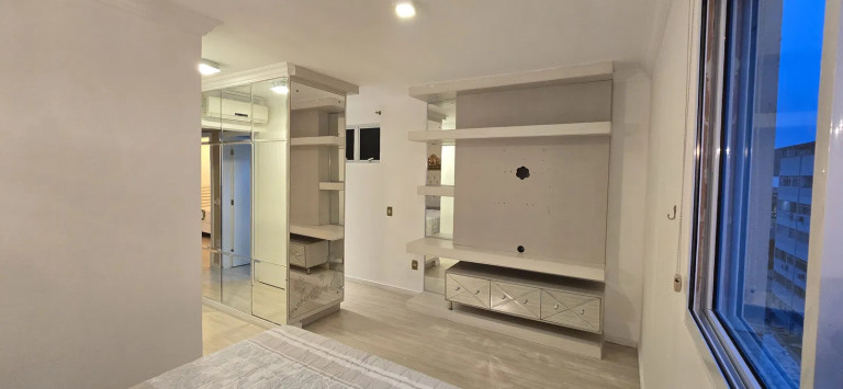 Imagem Apartamento com 3 Quartos à Venda, 134 m² em Centro - Balneário Camboriú Imagem Apartamento com 3 Quartos à Venda, 134 m² em Centro - Balneário Camboriú