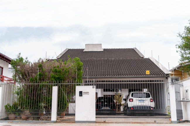 Imagem Casa com 5 Quartos à Venda, 300 m² em Estreito - Florianópolis Imagem Casa com 5 Quartos à Venda, 300 m² em Estreito - Florianópolis