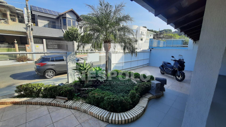 Imagem Casa com 3 Quartos à Venda, 348 m² em Praia Dos Amores - Balneario Camboriu Imagem Casa com 3 Quartos à Venda, 348 m² em Praia Dos Amores - Balneario Camboriu