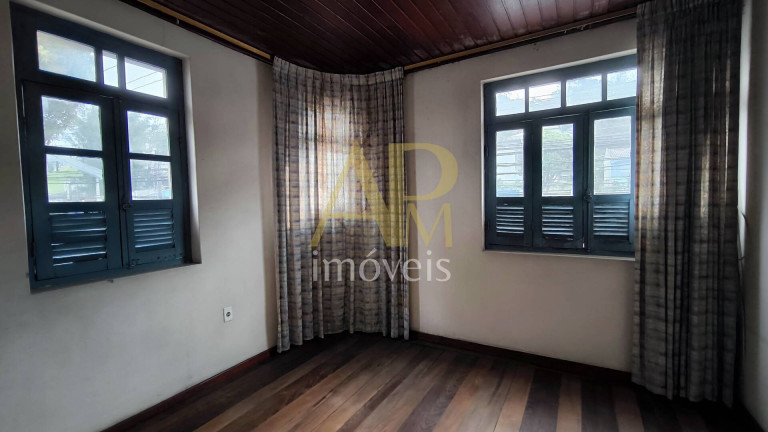 Imagem Casa com 4 Quartos à Venda, 290 m² em Centro - São José Imagem Casa com 4 Quartos à Venda, 290 m² em Centro - São José