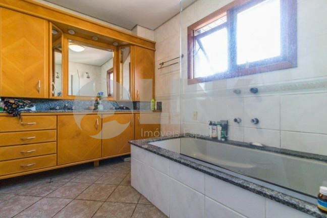 Imagem Imóvel com 3 Quartos à Venda, 384 m² em Petrópolis - Porto Alegre Imagem Imóvel com 3 Quartos à Venda, 384 m² em Petrópolis - Porto Alegre