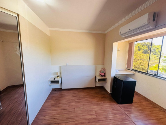 Imagem Casa com 3 Quartos à Venda, 215 m² em Hípica - Porto Alegre Imagem Casa com 3 Quartos à Venda, 215 m² em Hípica - Porto Alegre
