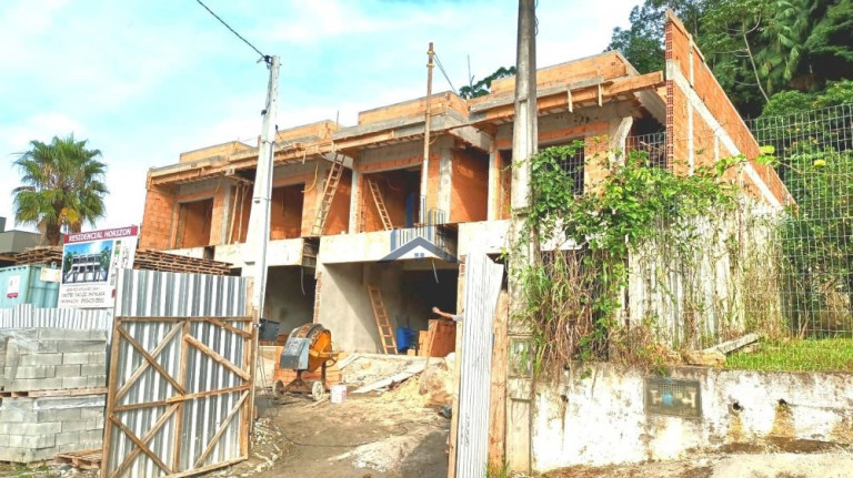 Sobrado com 3 Quartos à Venda, 164 m² em Glória - Joinville