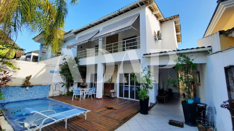 Imagem Casa com 3 Quartos à Venda, 180 m² em Vargem Pequena - Rio De Janeiro