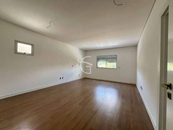 Imagem Sobrado com 4 Quartos à Venda, 327 m² em América - Joinville
