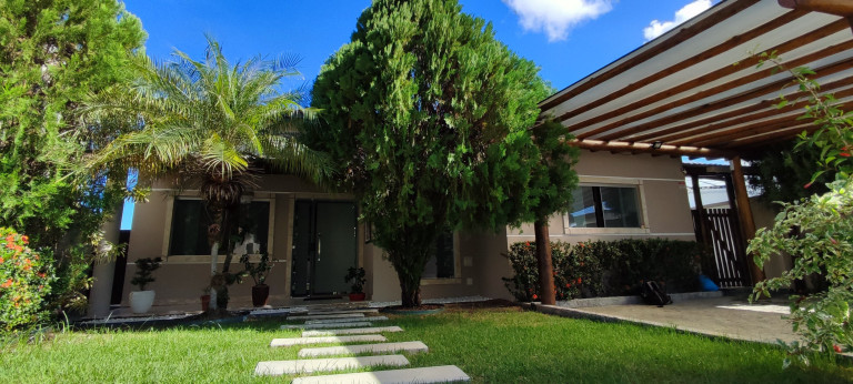Imagem Casa com 5 Quartos à Venda, 218 m² em Estrada Do Coco - Lauro De Freitas Imagem Casa com 5 Quartos à Venda, 218 m² em Estrada Do Coco - Lauro De Freitas