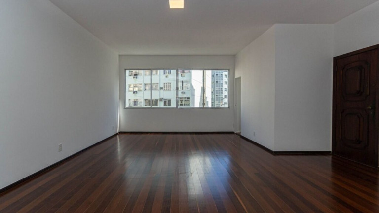 Imagem Imóvel com 3 Quartos à Venda, 135 m² em Copacabana - Rio De Janeiro Imagem Imóvel com 3 Quartos à Venda, 135 m² em Copacabana - Rio De Janeiro