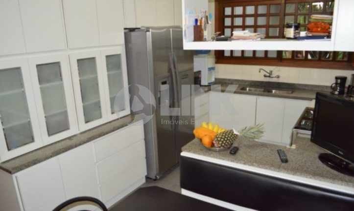 Imagem Casa com 3 Quartos à Venda, 430 m² em Jardim Lindóia - Porto Alegre Imagem Casa com 3 Quartos à Venda, 430 m² em Jardim Lindóia - Porto Alegre