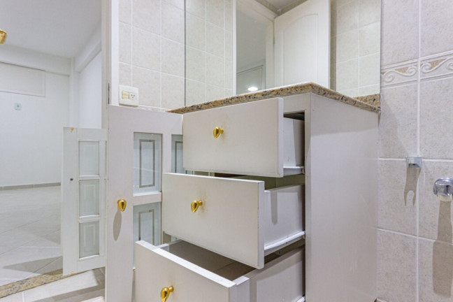 Imagem Imóvel com 2 Quartos à Venda, 99 m² em Copacabana - Rio De Janeiro Imagem Imóvel com 2 Quartos à Venda, 99 m² em Copacabana - Rio De Janeiro